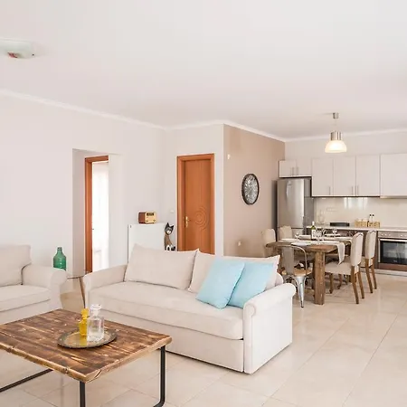 Olive Garden - Private Heated Pool Vacation Holiday home